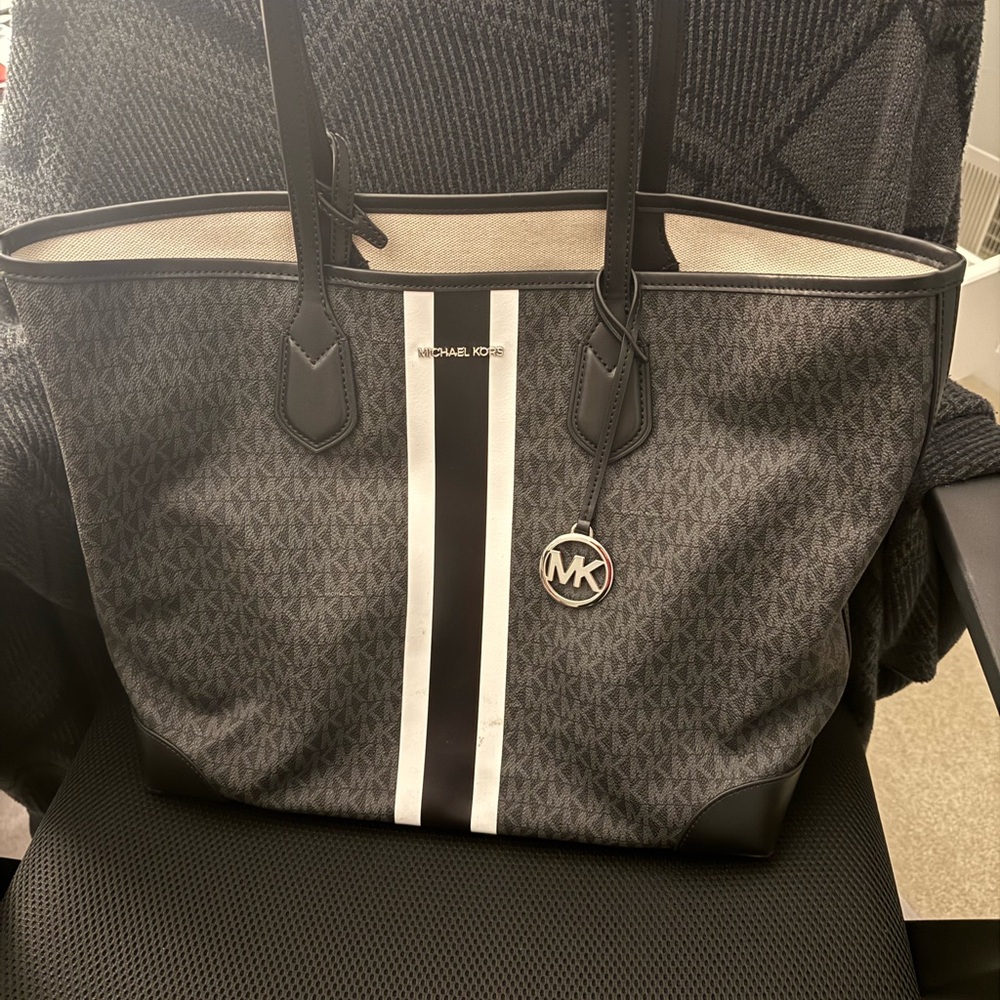 Michael Kors tote bag. Black with signature logo